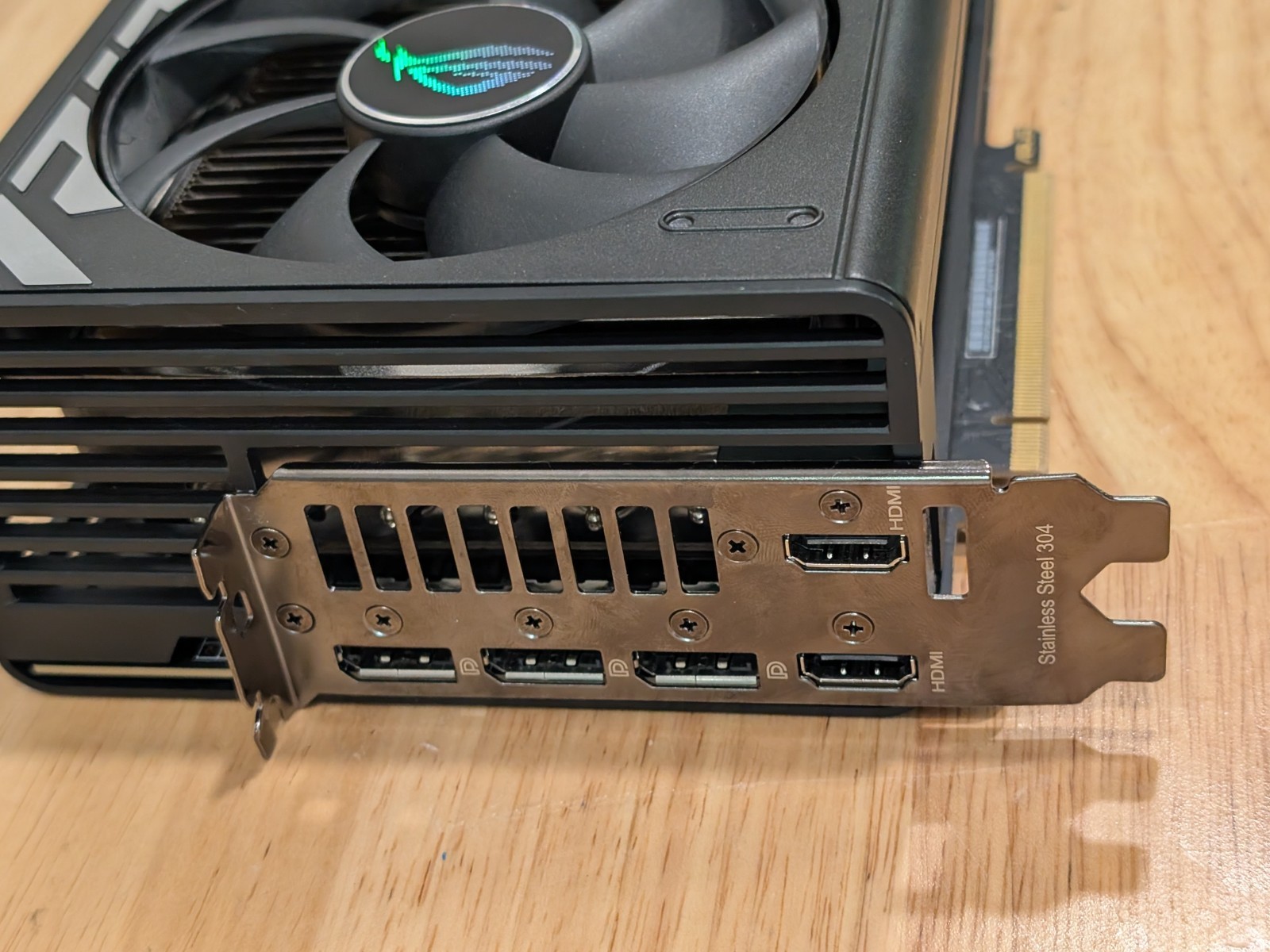 ข้อเสนอพิเศษ: การ์ดจอ ASUS ROG - Rtx 4090 24Gb Gddr6X บทวิจารณ์และราคา